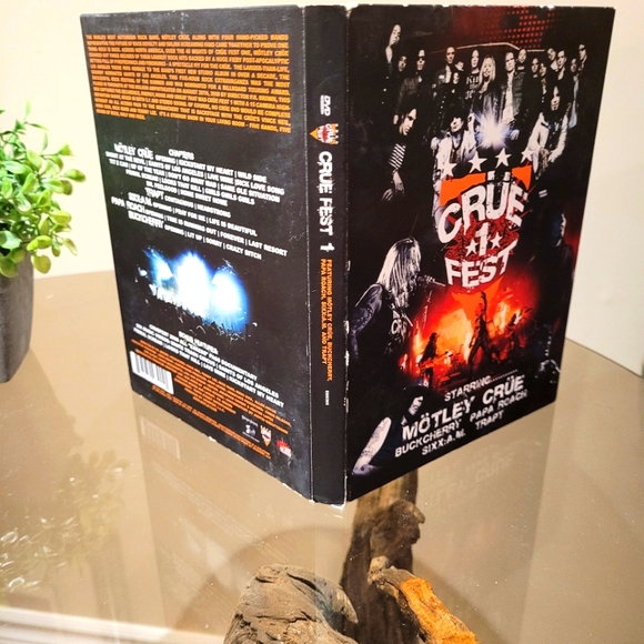 Motley Crue Live "Crue Fest 1" 2008/2009 - Picture 6 of 8